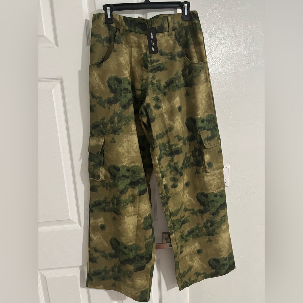 PrettyLittleThing Green Camouflage Cargo Pants
